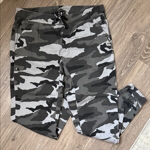Ecko Unlimited Black and Gray Camo Joggers